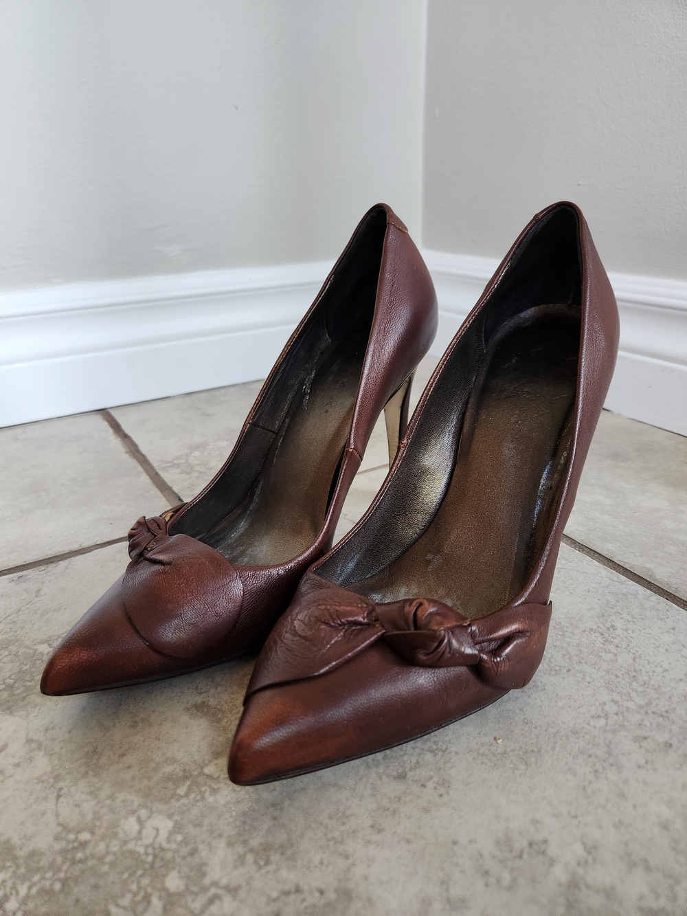 Women's Knotted Pointed-Toe Brown Pumps